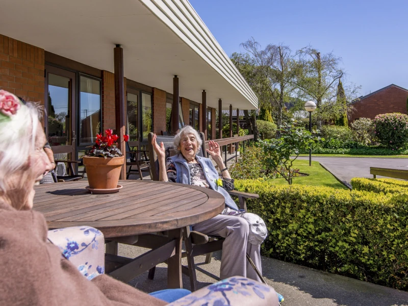 edith-cavell-lifecare-4017