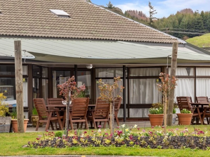 bupa-the-gardens-care-home-2530