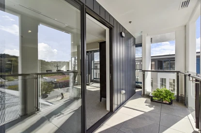 warkworth-oaks-modern-2-bdrm-apartment-two-balconies-54381