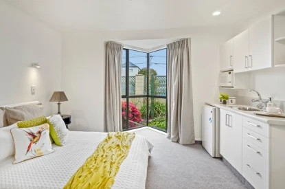 ultimate-care-bishop-selwyn-bishop-selwyn-studio-7054
